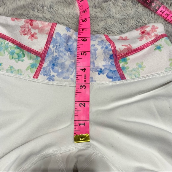 Lululemon White Floral Reversible Leggings - Picture 6 of 8